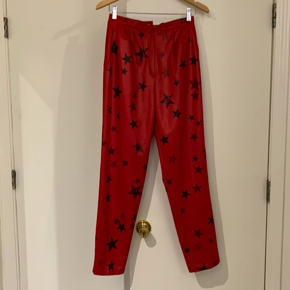 Red pants with black stars, fits like a size 6 - Picture 3 of 15